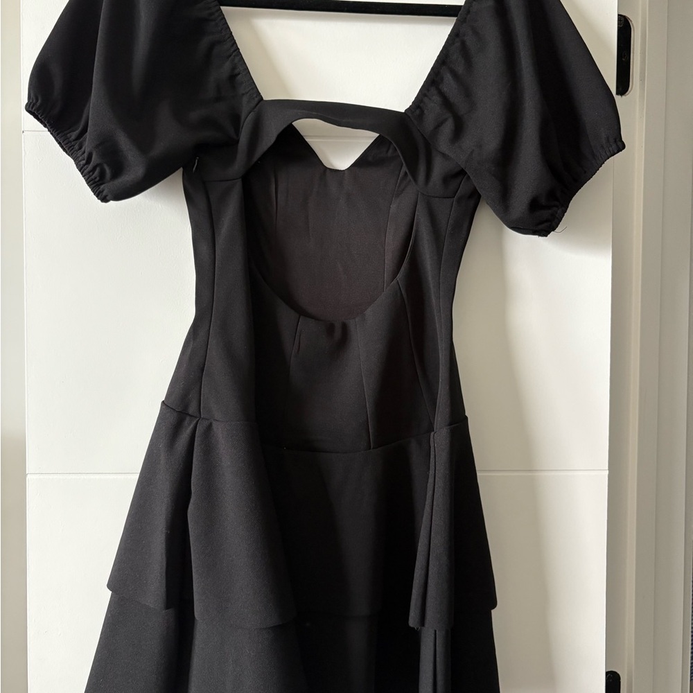 Chic Black Mini Dress with Puff Sleeves - Picture 2 of 3